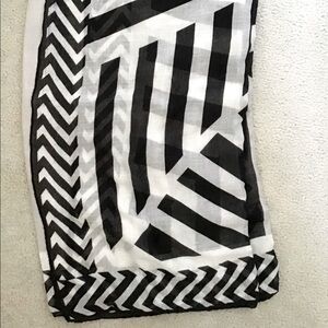 H&M patterned fashion scarf